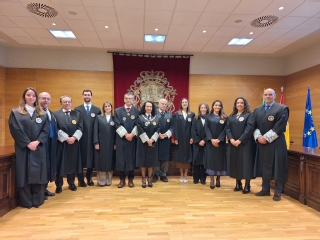Los siete nuevos integrantes procedentes de la 73ª promoción con destinos en la comunidad extremeña con la Sala de Gobierno del TSJ de Extremadura